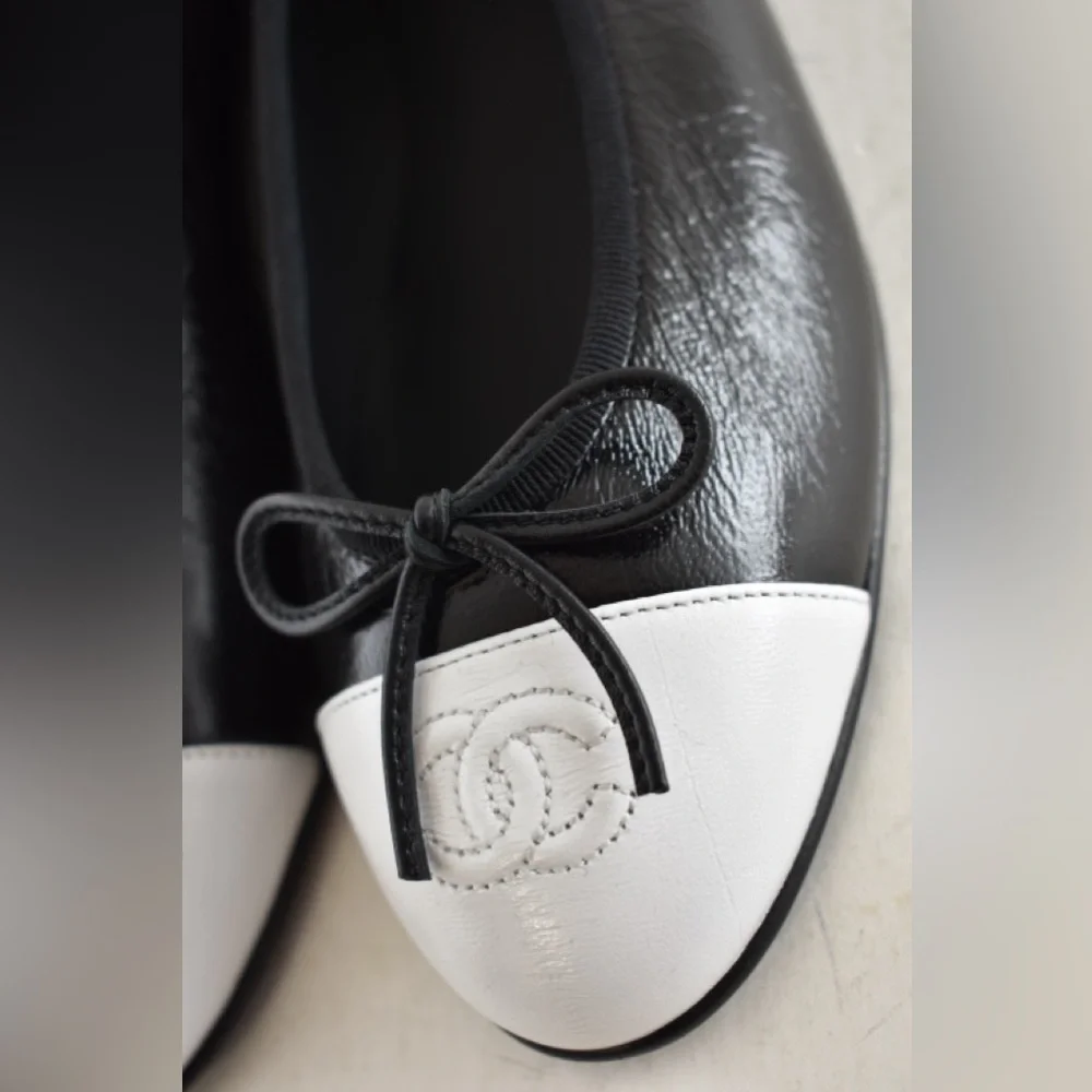 Chanel 26S Black White Crumpled Shiny Lambskin CC Bow Ballet Ballerina Flat 39 - Picture 9 of 16